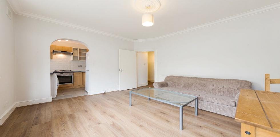 			3 Bedroom, 1 bath, 1 reception Flat			 North End Road , GOLDERS GREEN